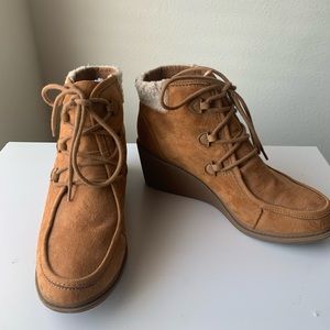 Boots with heel